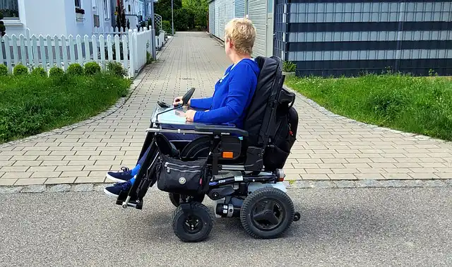 Rollstuhl - zerebrale Bewegungsstörung